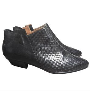 Vintage Shoestrings Watson black woven leather pointy toe booties womens 7